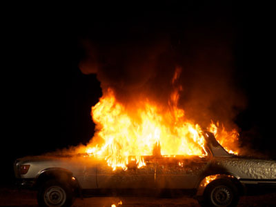 Ηράκλειο: Σταθμευμένο ΙΧ τυλίχτηκε στις φλόγες