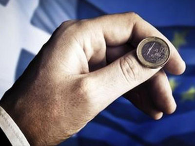 FT: «Η Ελλάδα δεν πρέπει να διακινδυνεύσει την παραμονή της στο ευρώ»