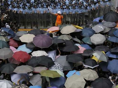 Χονγκ Κονγκ: Ξεκινά ο διάλογος – αποσύρονται οι διαδηλωτές