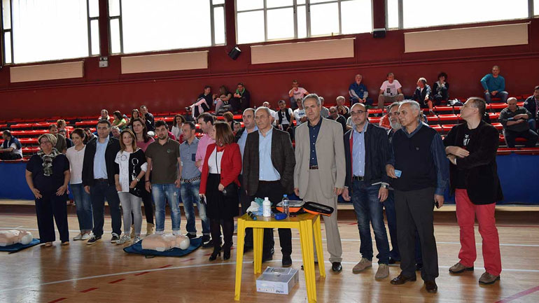 Δωρεά απινιδωτή του Ιατρικού Συλλόγου Καρδίτσας στο δημοτικό γυμναστήριο