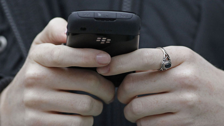 Πρόστιμα εκατομμυρίων ευρώ στις τρεις εταιρείες κινητής τηλεφωνίας