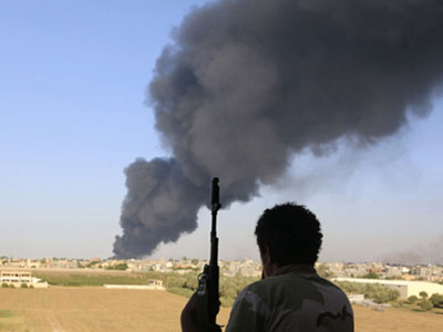 Πολεμικό αεροσκάφος επιτέθηκε σε αεροδρόμιο της Λιβύης