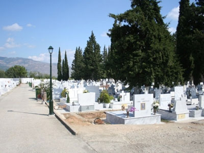 Συμμορία λεηλατεί και κλέβει ακόμη και το λάδι από τα νεκροταφεία στη Μεσαρά