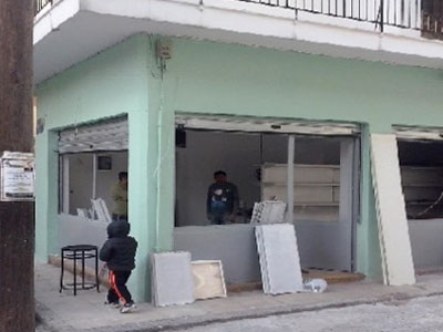 Ηράκλειο: Ανοίγει ξανά το μπακάλικο μετανάστη που έγινε στόχος εμπρηστών