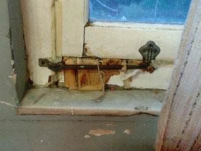 Πάτρα: 11χρονο αγόρι με προβλήματα υγείας κοιμάται μέσα στα νερά