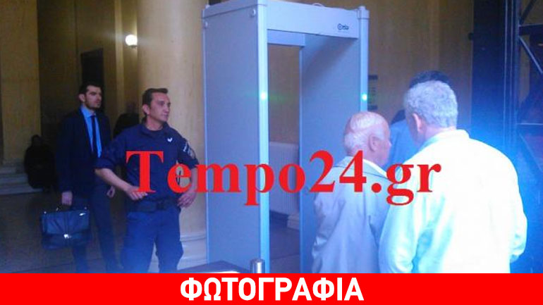 Πάτρα: Με μαχαίρια και σουγιάδες επιχειρούν να μπουν στα Δικαστήρια