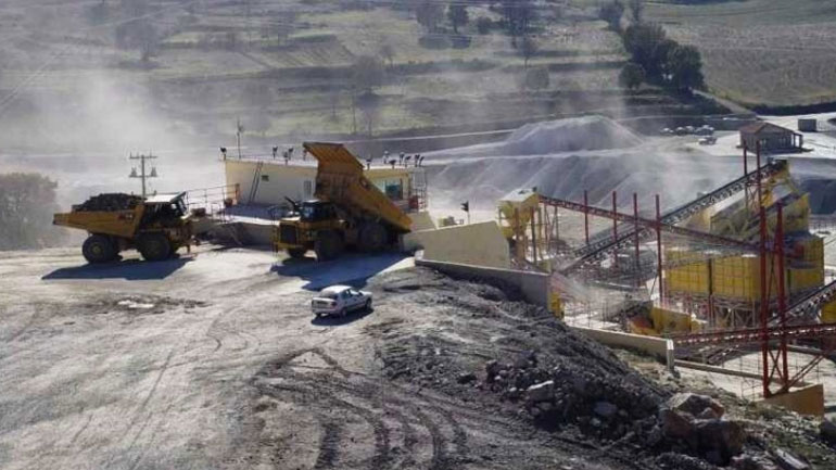 Αχαΐα: Κινδυνεύει με κατεδάφιση το Μαύρο βουνό του Αράξου