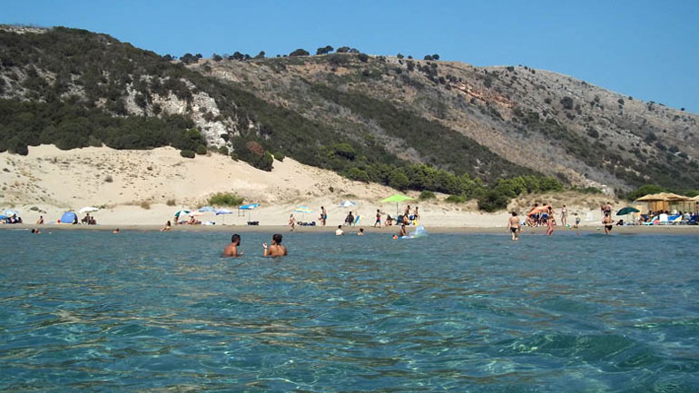 Πάτρα: Περιφέρεια και Πανεπιστήμιο διαφωνούν για την καταλληλότητα των παραλιών