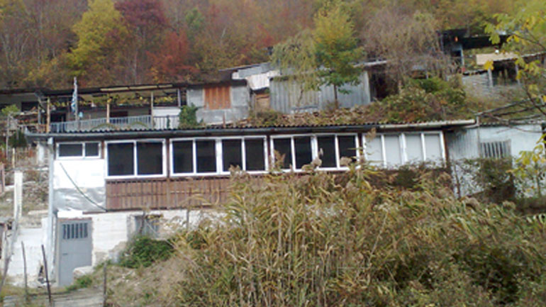 Δράμα: Είκοσι άτομα αποκλεισμένα λόγω κατολίσθησης