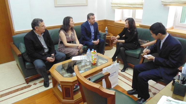 Ενδιαφέρον για εξαγωγές ελαιόλαδου και κρασιού στο Βιετνάμ