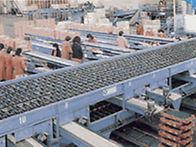 Σε «ελεύθερη πτώση» ο κλάδος της μεταποίησης