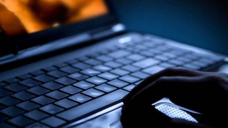 Μεγάλο ποσοστό γονέων ανησυχεί για τα παιδιά και τις ιστοσελίδες πορνογραφικού περιεχομένου