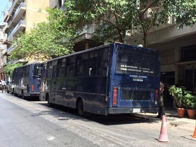 Κάτοικοι των Εξαρχείων ενάντια στην αστυνομική αυθαιρεσία Κάτοικοι των Εξαρχείων ενάντια στην αστυνομική αυθαιρεσία