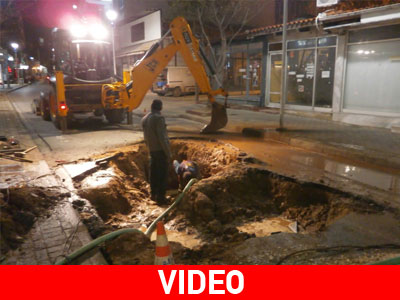 Ξάνθη: Βλάβη σε κεντρικό αγωγό έκοψε τον δρόμο στα δύο