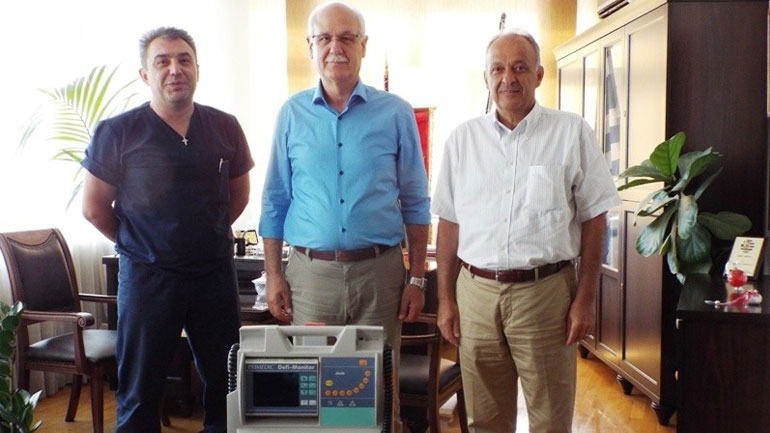 Δωρεά απινιδωτή στην Καρδιολογική του Νοσοκομείου Λάρισας