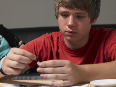 SEXUALITY: Τα αγόρια που αυνανίζονται είναι πιθανότερο να κάνουν ασφαλές σεξ;