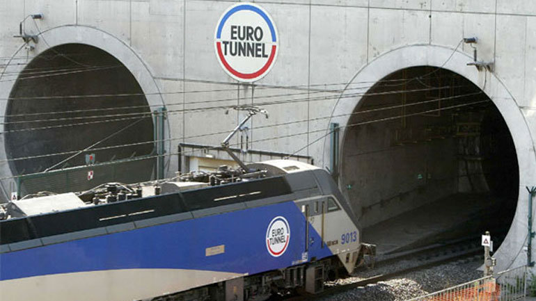 Μετανάστης περπάτησε από την Γαλλία στην Αγγλία