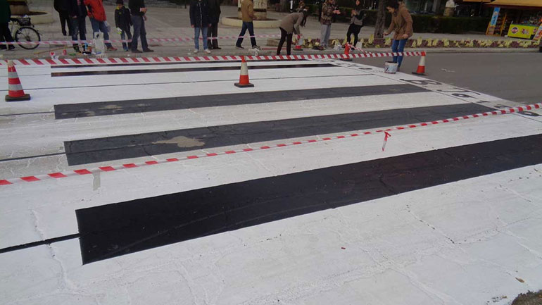 Η πρωτότυπη διάβαση-πιάνο στα Τρίκαλα διαγράφεται