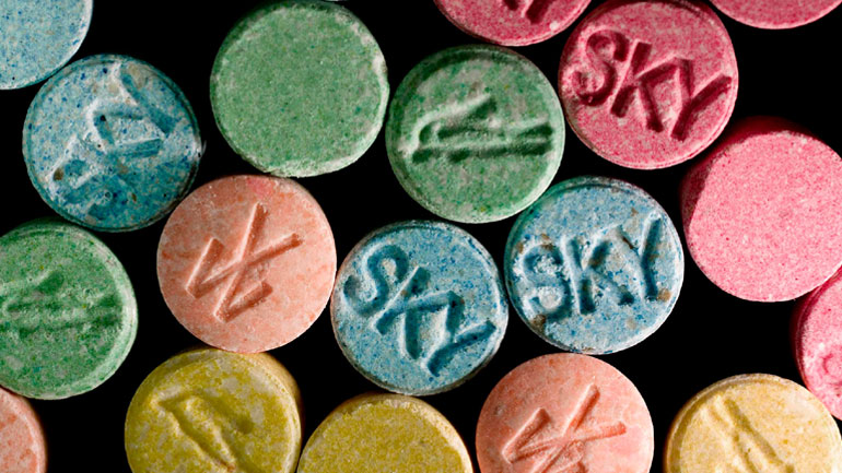 Δωδεκάνησα: Πατέρας και γιoς διακινούσαν τεράστιες ποσότητες χαπιών ecstasy