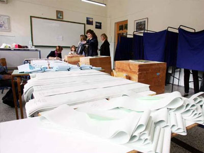 Θεσσαλονίκη: Ένταση προκλήθηκε με τους υποψήφιους της Χρυσής Αυγής στις εκλογές των εκπαιδευτικών