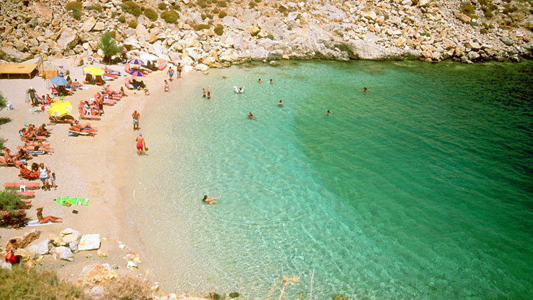 Χίος: Σύλληψη για εκβιασμό με φόντο τις δημοπρασίες παραλιών