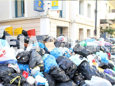 Πύργος: Κλειστά τα ΕΛΤΑ λόγω σκουληκιών από σκουπίδια