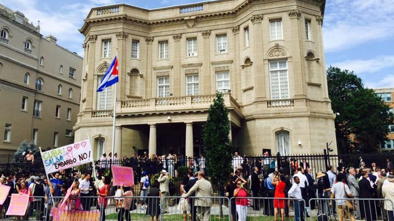 Τα διαπιστευτήριά του στον Ομπάμα παρέδωσε ο πρώτος πρέσβης της Κούβας στις ΗΠΑ