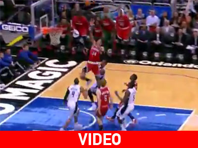 Το εντυπωσιακό alley hoop κάρφωμα του Αντετοκούνμπο Το εντυπωσιακό alley hoop κάρφωμα του Αντετοκούνμπο