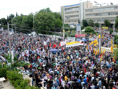 ΜΜΕ: Στάση εργασίας για τον ένα χρόνο από το «μαύρο» στην ΕΡΤ