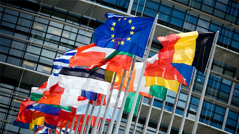 Διαπρεπείς Αμερικανοί οικονομολόγοι επικρίνουν σφοδρά την πολιτική που ακολουθεί η Ευρώπη Διαπρεπείς Αμερικανοί οικονομολόγοι επικρίνουν σφοδρά την πολιτική που ακολουθεί η Ευρώπη