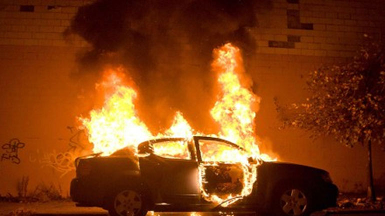 Χανιά: Αυτοκίνητο τυλίχθηκε στις φλόγες τα ξημερώματα