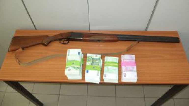 Πατέρας και κόρη συνελήφθησαν για κλοπή 70.000 ευρώ στη Φλώρινα