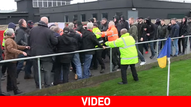 Μάχες οπαδών σώμα με σώμα σε αγγλικό αγώνα ποδοσφαίρου