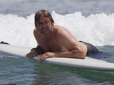 Ο Gerard Butler στην παραλία