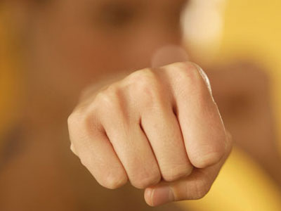 Πάτρα: Γυναίκα οδηγός έβγαλε «νοκ άουτ» άνδρα για μία θέση πάρκινγκ