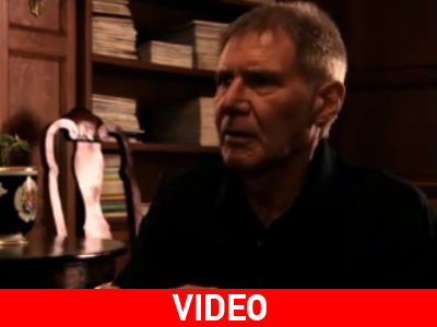 Τι παρακολουθεί με δέος ο Harrison Ford;