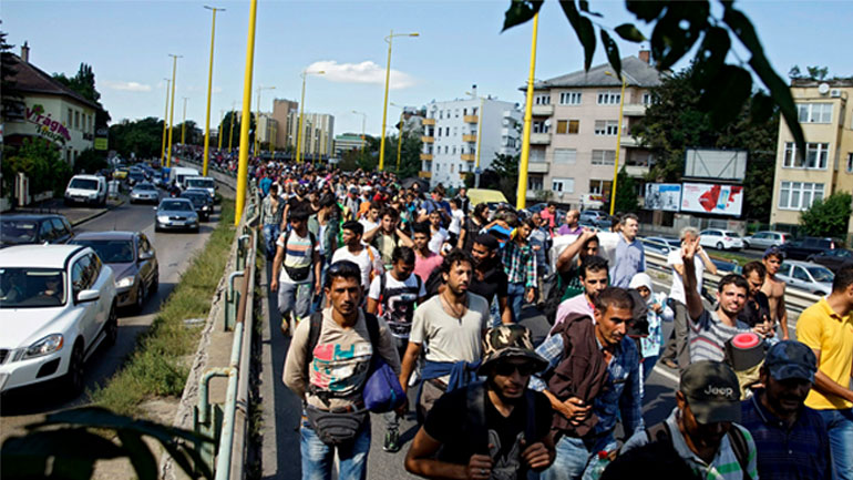 Χιλιάδες πρόσφυγες έφτασαν σε Γερμανία και Αυστρία