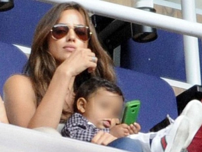 H Irina Shayk με το μωρό του Ronaldo