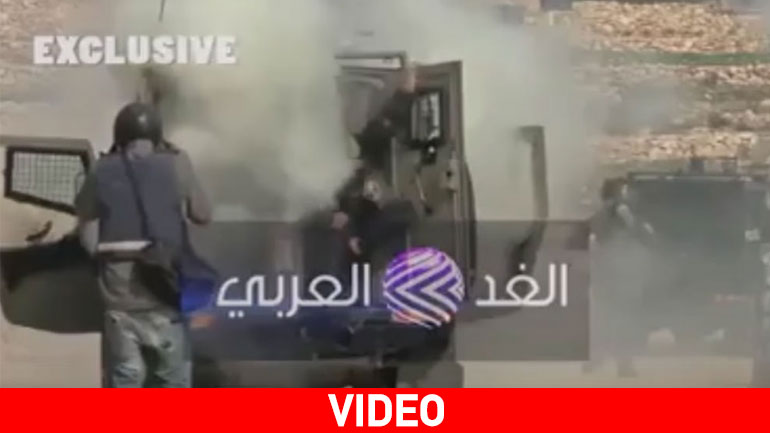 Δακρυγόνο «σκάει» μέσα σε στρατιωτικό όχημα και ξεσπά πανικός