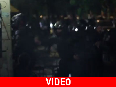 Αστυνομικοί σπάνε καφετέρια και επιτίθενται σε θαμώνες