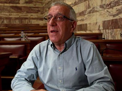 Ν. Κακλαμάνης: Δεν έχει αποφασίσει για τη ψήφο εμπιστοσύνης