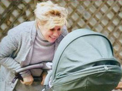 Κατερίνα Καραβάτου: Με τη μικρή στο πάρκο