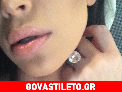 Ποια star μας καλημέρισε με την… κοτρόνα στο χέρι;