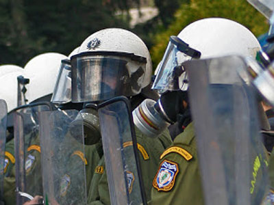 Συνελήφθησαν 40 άτομα έξω από το Υπ. Δικαιοσύνης