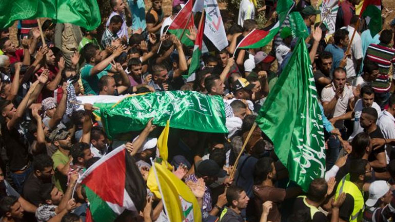 Παλαιστίνη: Χιλιάδες κόσμου στην κηδεία του πατέρα του μωρού που έκαψαν Eβραίοι εξτρεμιστές