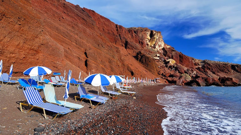 Σαντορίνη: Έγγραφο «φωτιά» για την περίφημη Κόκκινη Παραλία