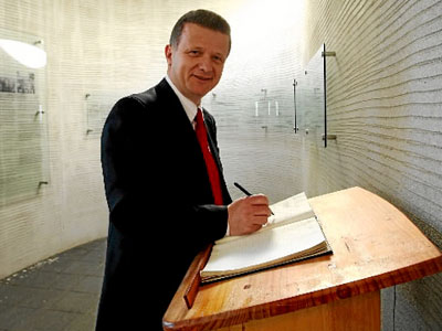 Αυστραλία: Σε δύο υπουργεία ο Νίκος Κότσιρας