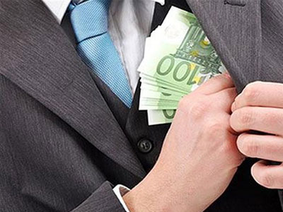 Λαμία: Ζευγάρι απατεώνων πλησιάζει ηλικιωμένους και τους κλέβει