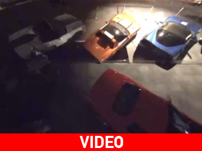 Τρύπα στο δάπεδο «κατάπιε» πολυτελή αυτοκίνητα σε λίγα δευτερόλεπτα