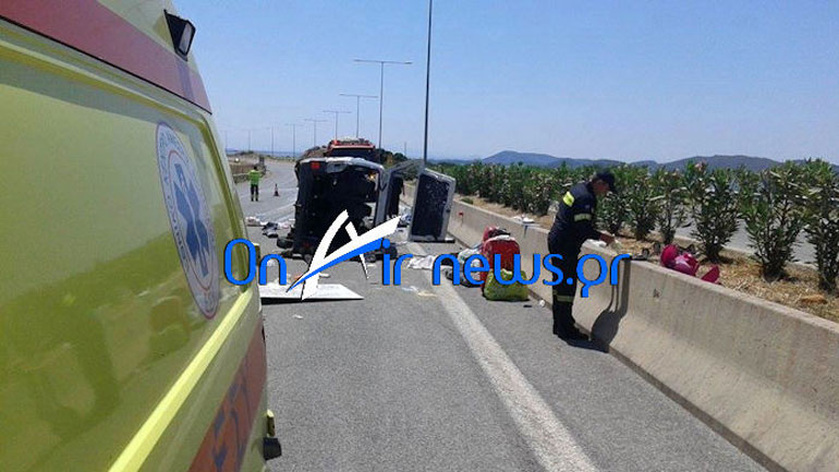 Μεσολόγγι: Ανατροπή λεωφορείου με εννέα τραυματίες